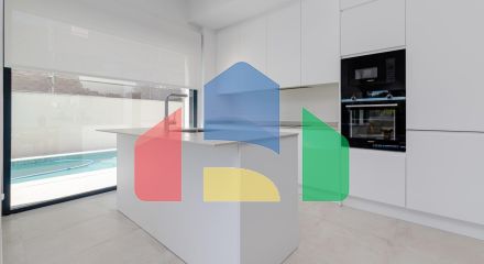 роскошных вилл в окружении зеленых зон и полей для гольфа