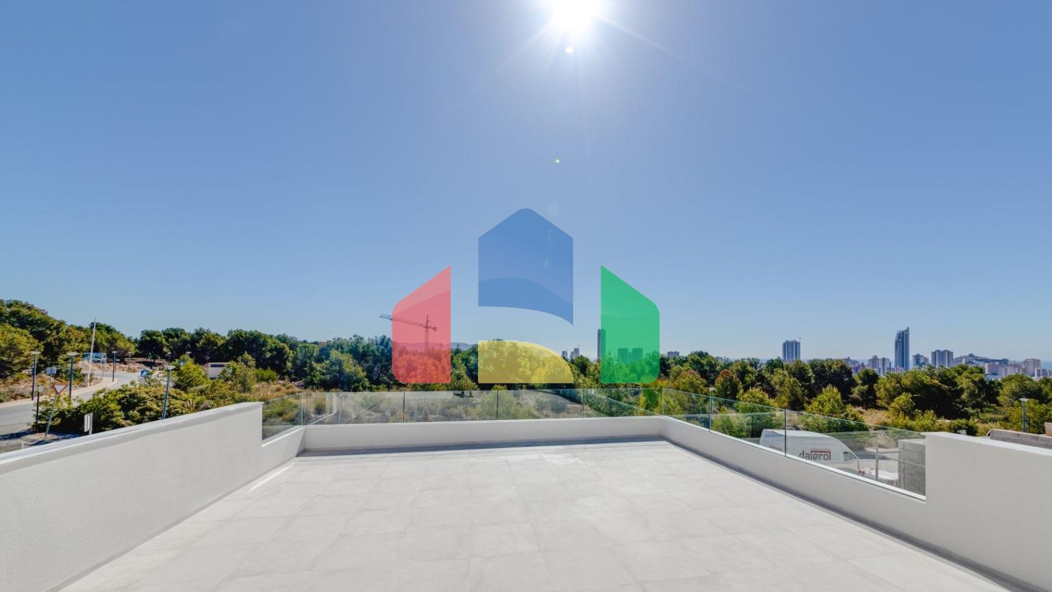 роскошных вилл в окружении зеленых зон и полей для гольфа