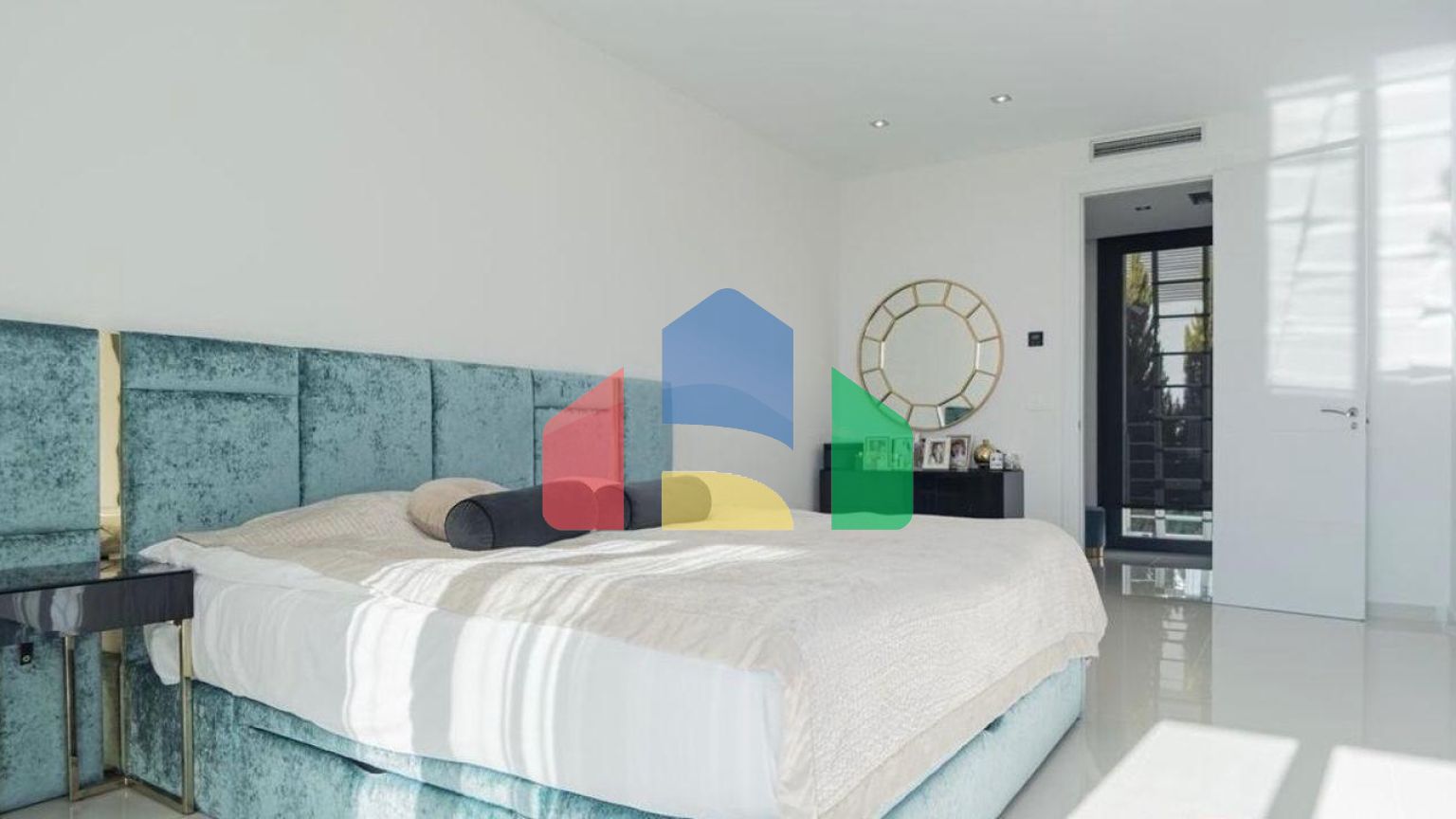 Изысканная вилла с собственным бассейном и панорамным видом в Сьерра-Кортина