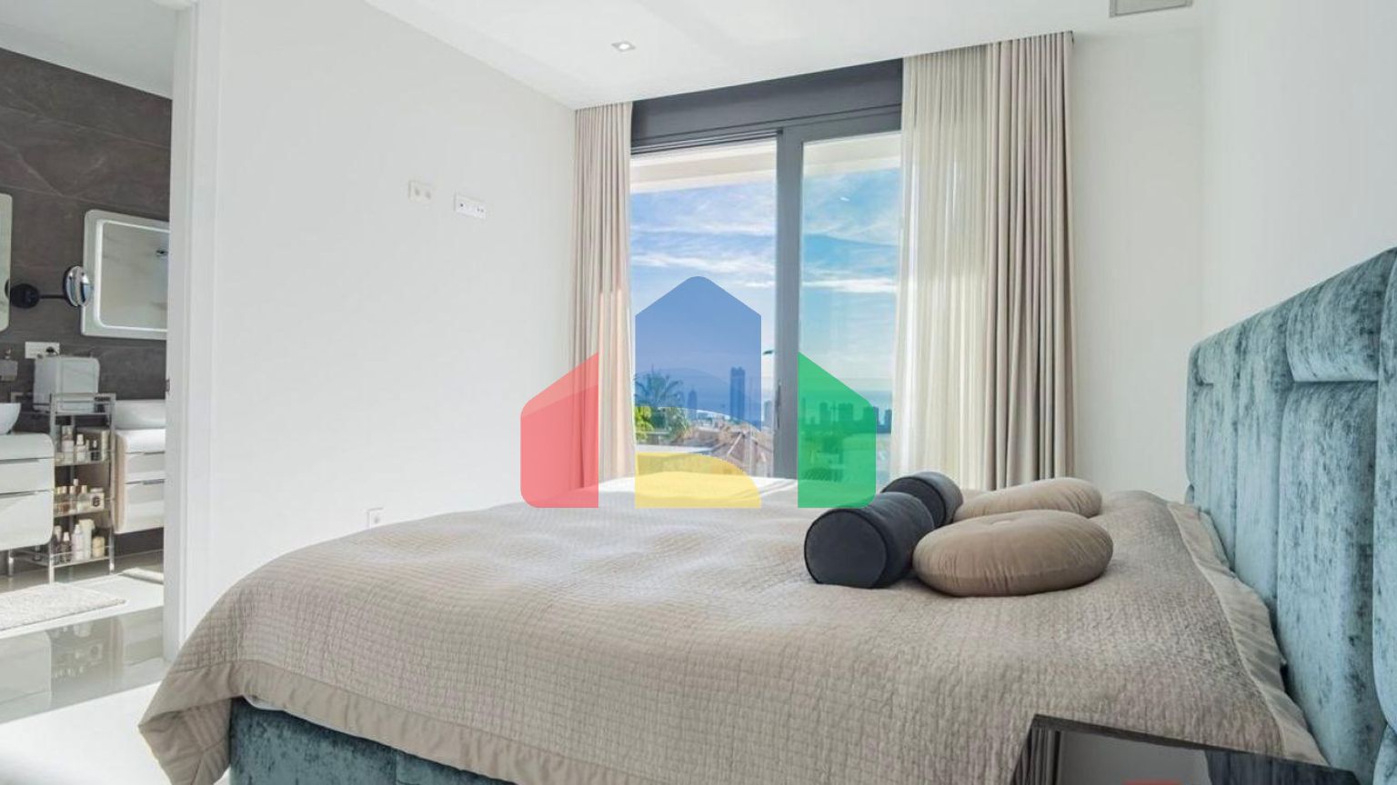 Изысканная вилла с собственным бассейном и панорамным видом в Сьерра-Кортина