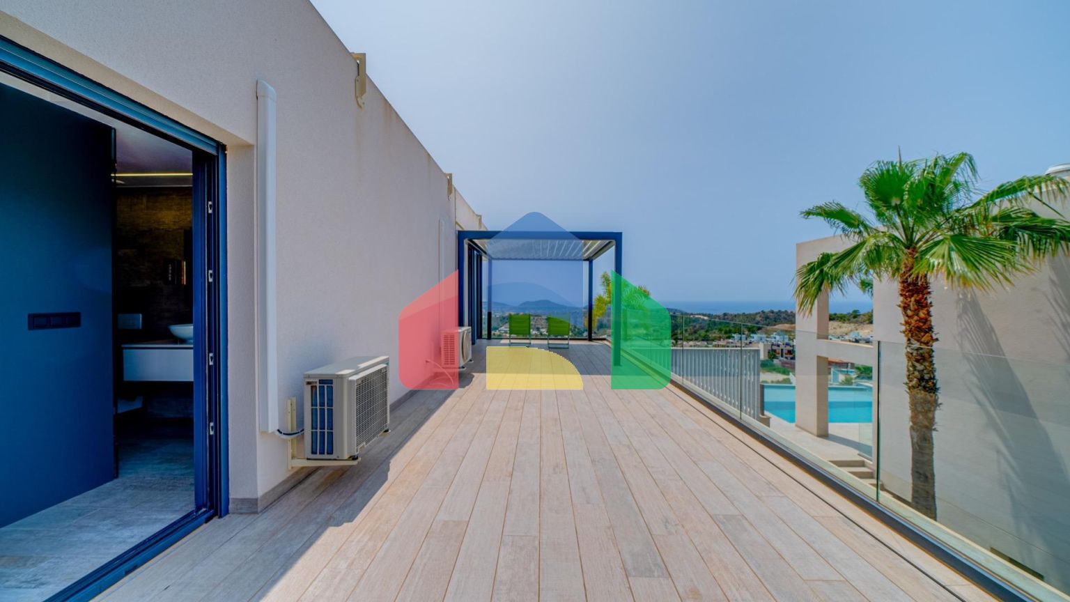 РОСКОШНАЯ ВИЛЛА ДЛЯ БОЛЬШОЙ СЕМЬИ В ФИНЕСТРАТЕ