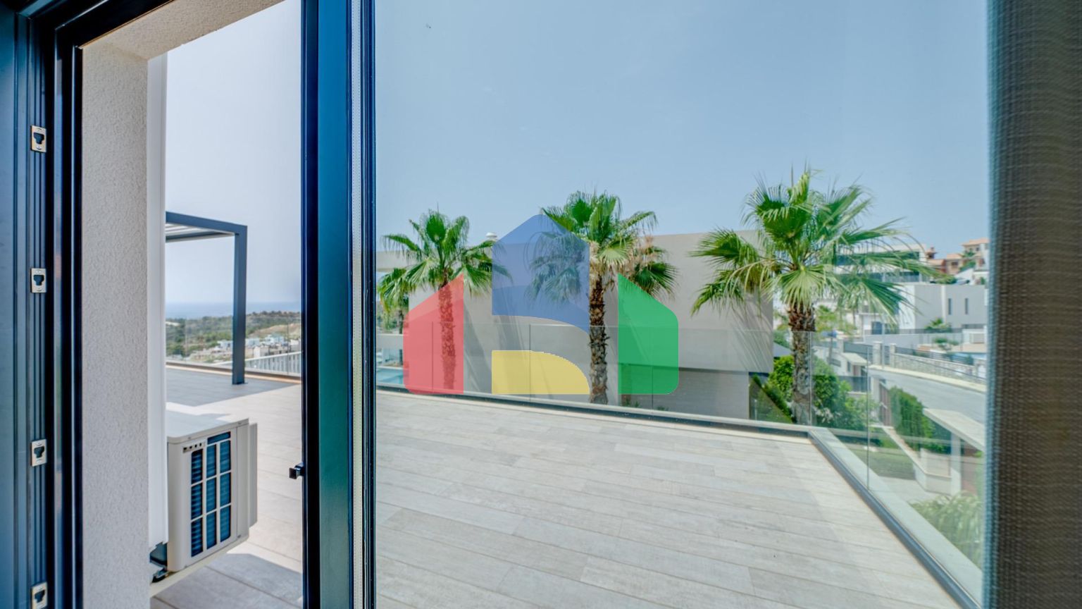 РОСКОШНАЯ ВИЛЛА ДЛЯ БОЛЬШОЙ СЕМЬИ В ФИНЕСТРАТЕ