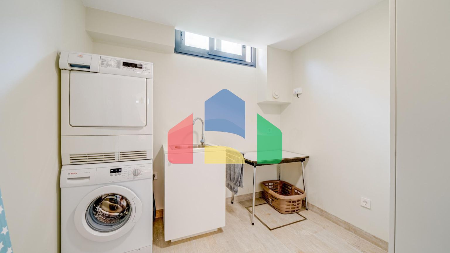 РОСКОШНАЯ ВИЛЛА ДЛЯ БОЛЬШОЙ СЕМЬИ В ФИНЕСТРАТЕ