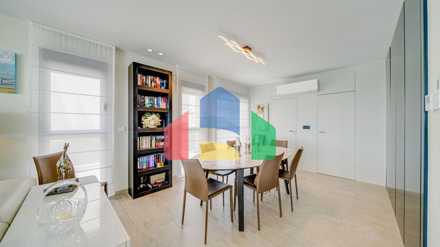 РОСКОШНАЯ ВИЛЛА ДЛЯ БОЛЬШОЙ СЕМЬИ В ФИНЕСТРАТЕ