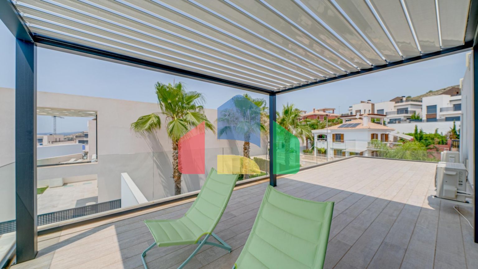 РОСКОШНАЯ ВИЛЛА ДЛЯ БОЛЬШОЙ СЕМЬИ В ФИНЕСТРАТЕ