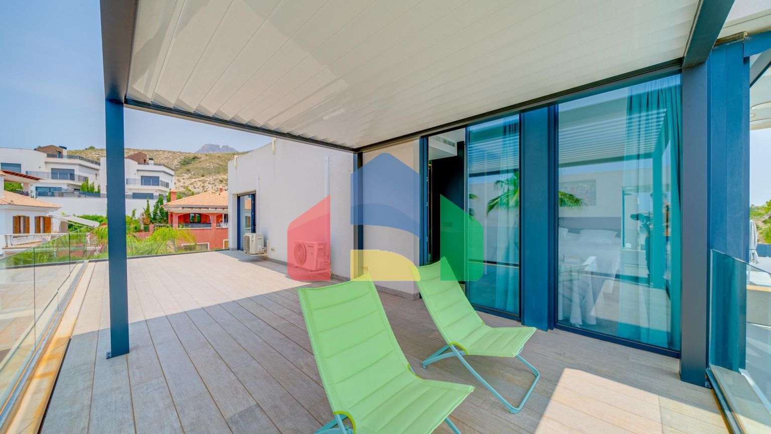 РОСКОШНАЯ ВИЛЛА ДЛЯ БОЛЬШОЙ СЕМЬИ В ФИНЕСТРАТЕ