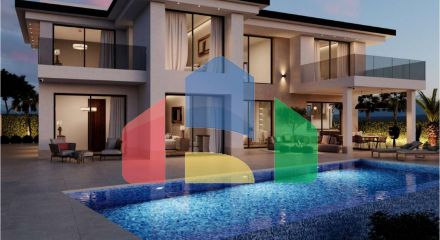 Luxury Villa with Pool in Golf Bahía