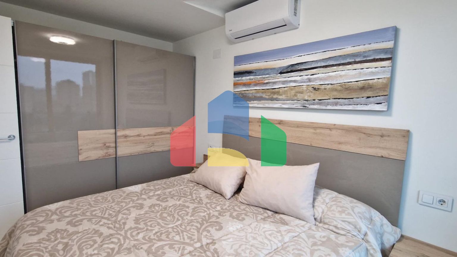 НОВЫЕ МЕБЛИРОВАННЫЕ КВАРТИРЫ С ТУРИСТИЧЕСКОЙ ЛИЦЕНЗИЕЙ В ЛА КАЛА, БЕНИДОРМ