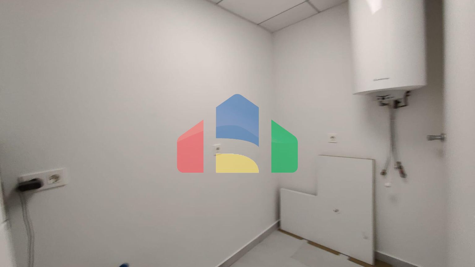 ОТДЕЛЬНАЯ ВИЛЛА С 4 СПАЛЬНЯМИ И ВИДОМ НА МОРЕ И ГОРЫ В ФИНЕСТРАТЕ