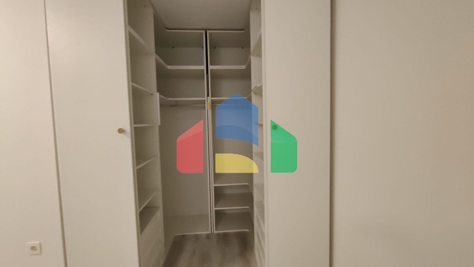 ОТДЕЛЬНАЯ ВИЛЛА С 4 СПАЛЬНЯМИ И ВИДОМ НА МОРЕ И ГОРЫ В ФИНЕСТРАТЕ