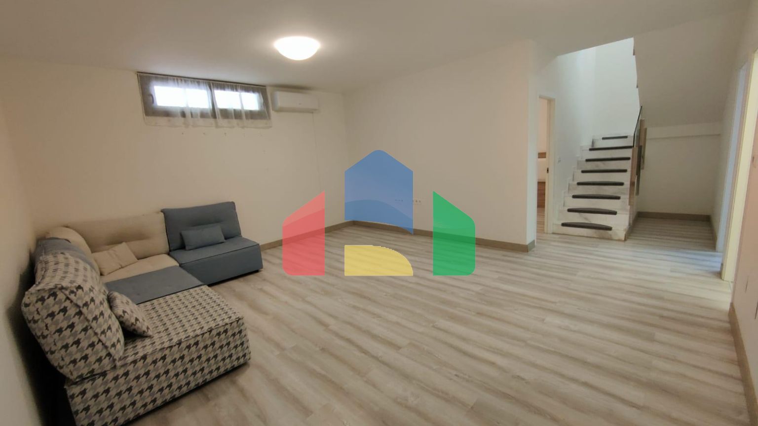 ОТДЕЛЬНАЯ ВИЛЛА С 4 СПАЛЬНЯМИ И ВИДОМ НА МОРЕ И ГОРЫ В ФИНЕСТРАТЕ