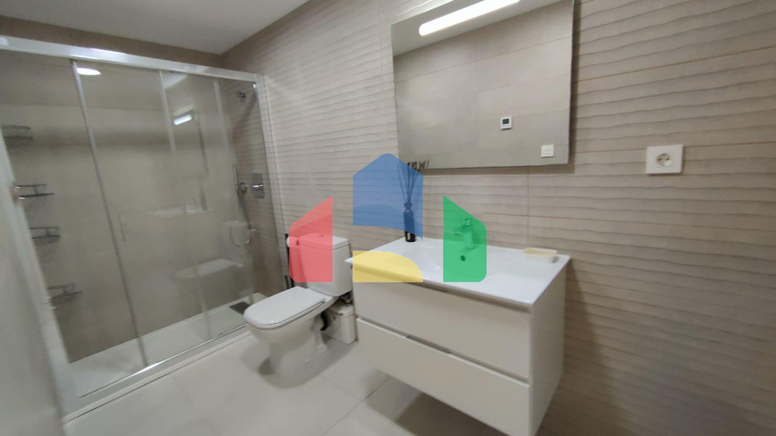 ОТДЕЛЬНАЯ ВИЛЛА С 4 СПАЛЬНЯМИ И ВИДОМ НА МОРЕ И ГОРЫ В ФИНЕСТРАТЕ