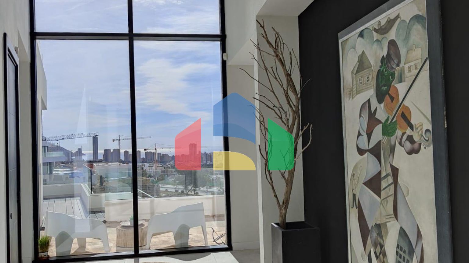 БОЛЬШАЯ СОВРЕМЕННАЯ ВИЛЛА В ФИНЕСТРАТЕ