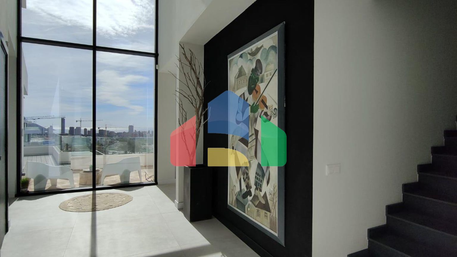 БОЛЬШАЯ СОВРЕМЕННАЯ ВИЛЛА В ФИНЕСТРАТЕ