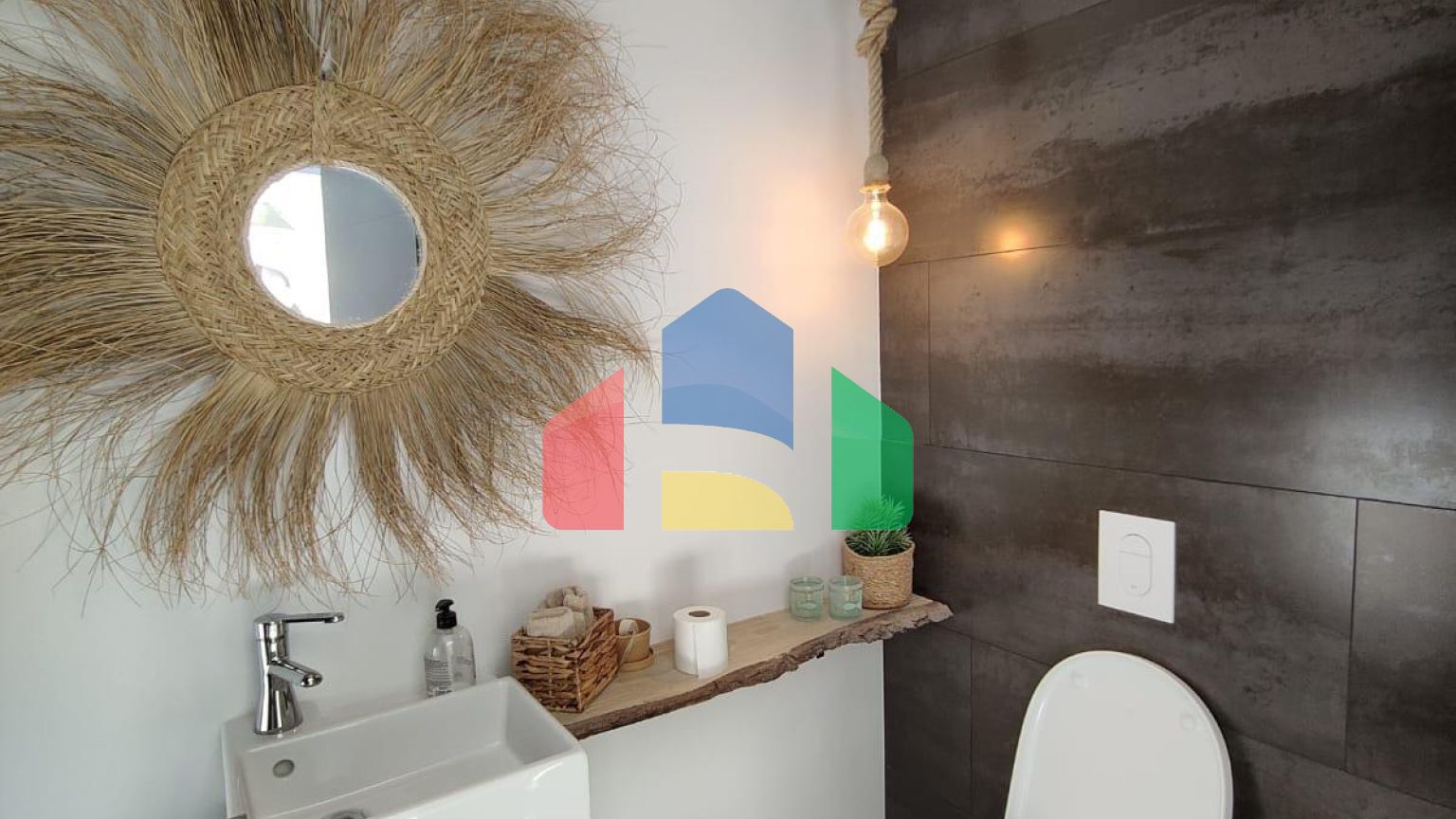 БОЛЬШАЯ СОВРЕМЕННАЯ ВИЛЛА В ФИНЕСТРАТЕ