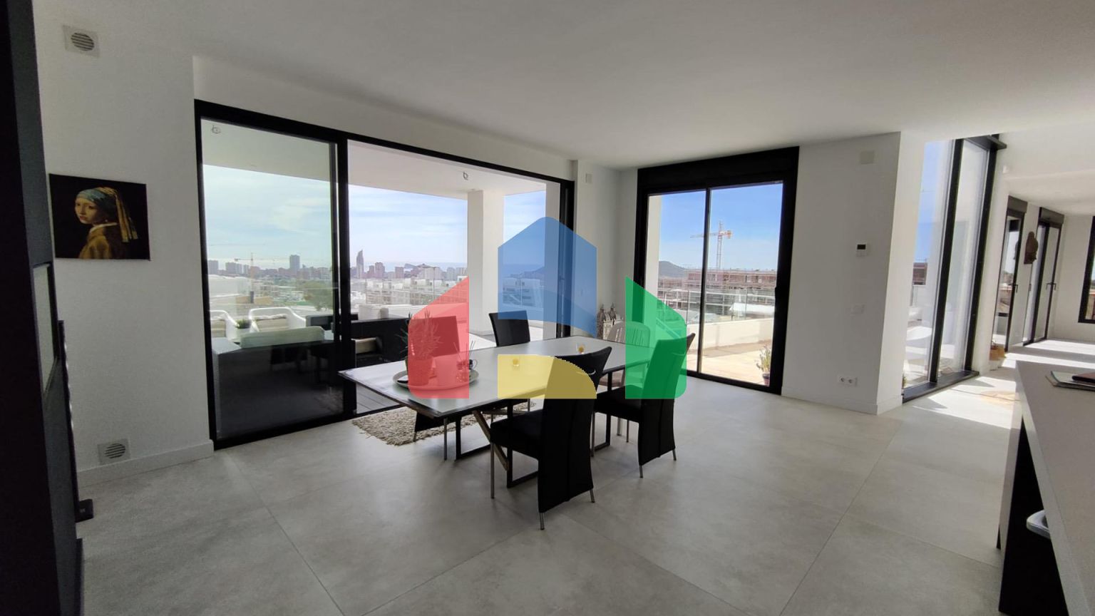 БОЛЬШАЯ СОВРЕМЕННАЯ ВИЛЛА В ФИНЕСТРАТЕ