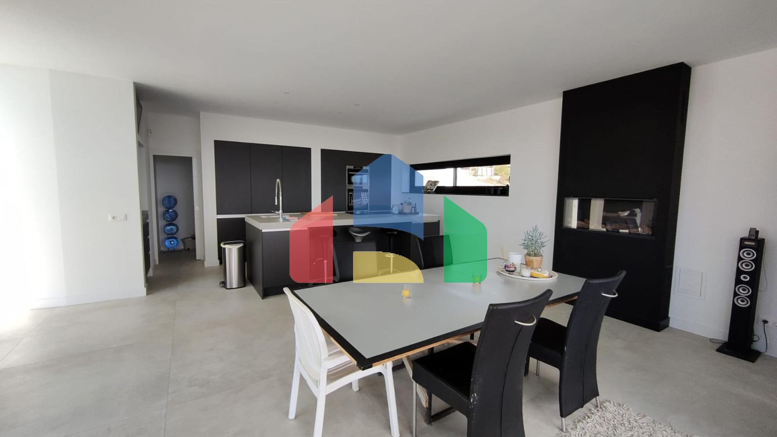 БОЛЬШАЯ СОВРЕМЕННАЯ ВИЛЛА В ФИНЕСТРАТЕ