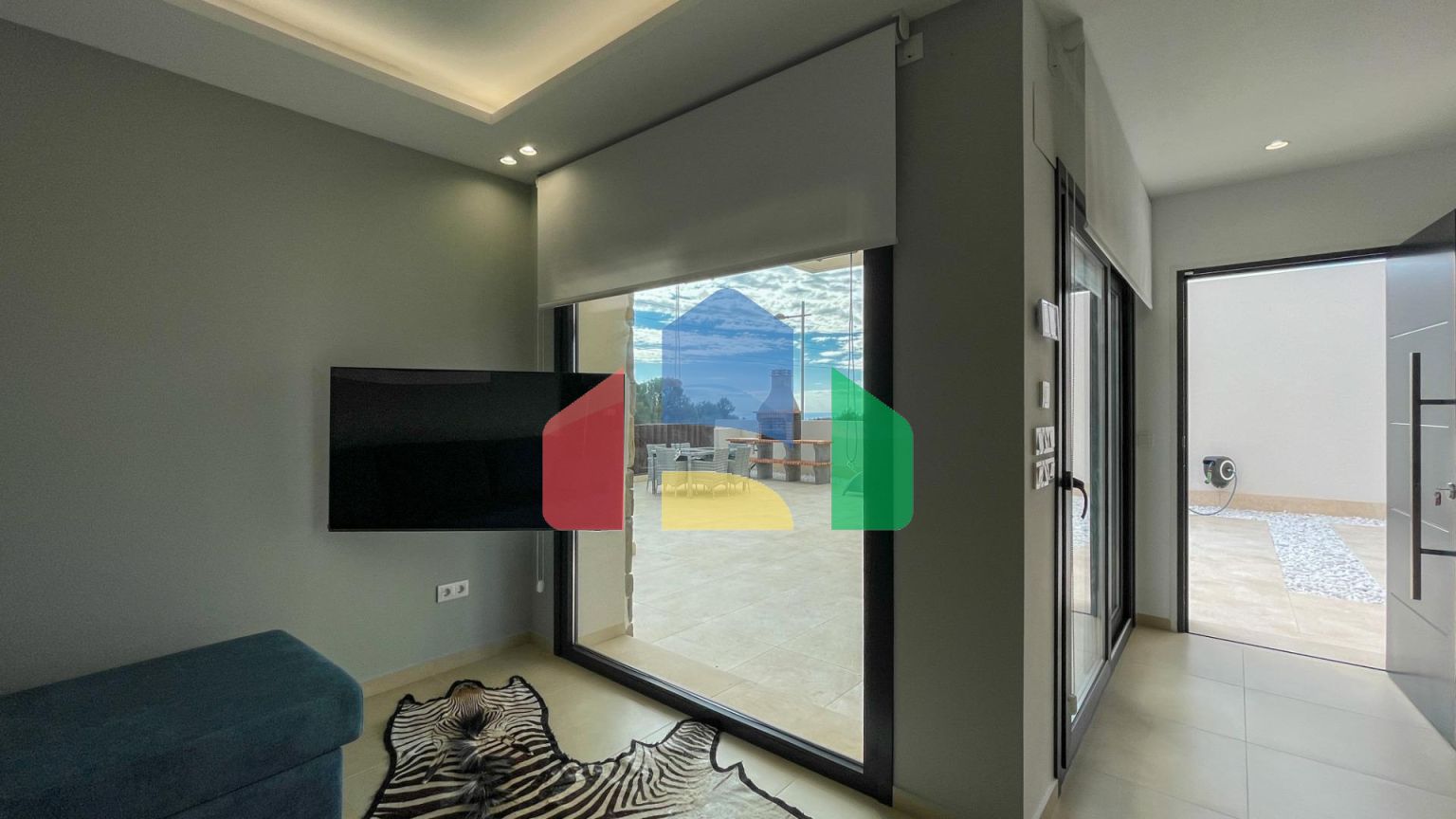 Вилла с дизайнерским подходом в Финестрате