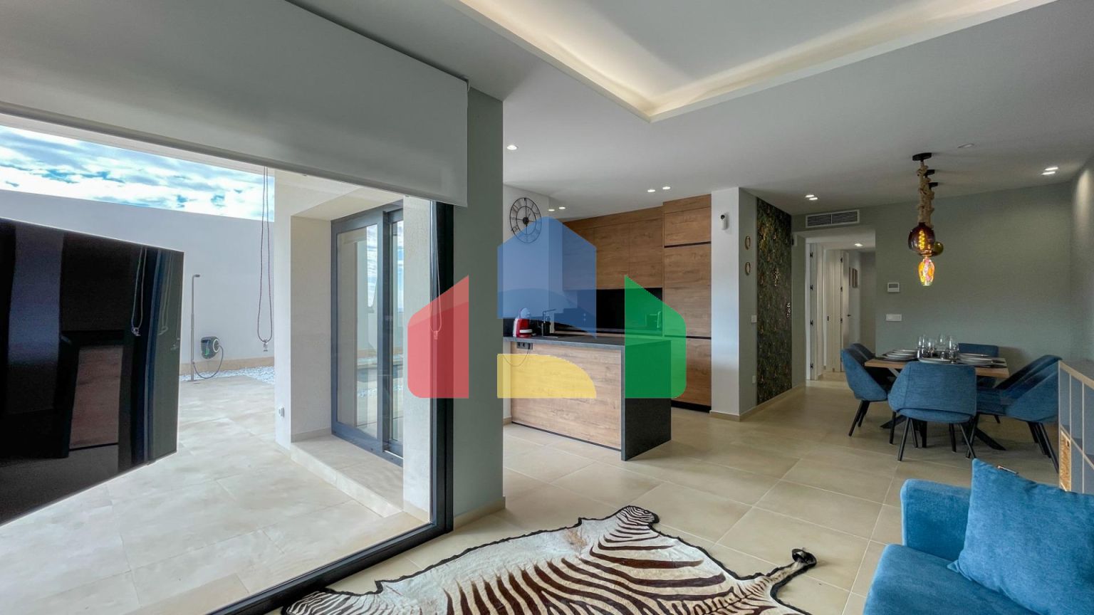 Вилла с дизайнерским подходом в Финестрате