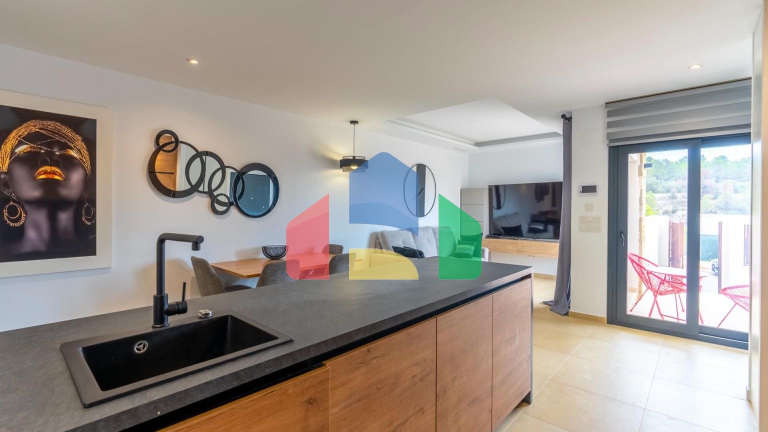 Идеальный летний дом с потрясающим видом