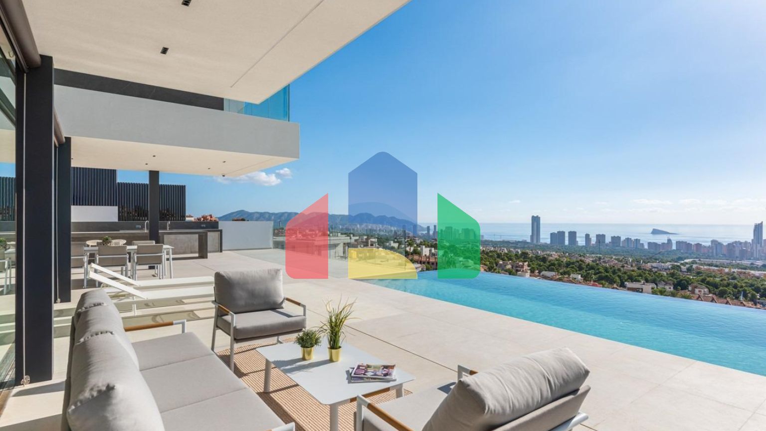 Невероятная вилла с панорамными видами в Финестрате