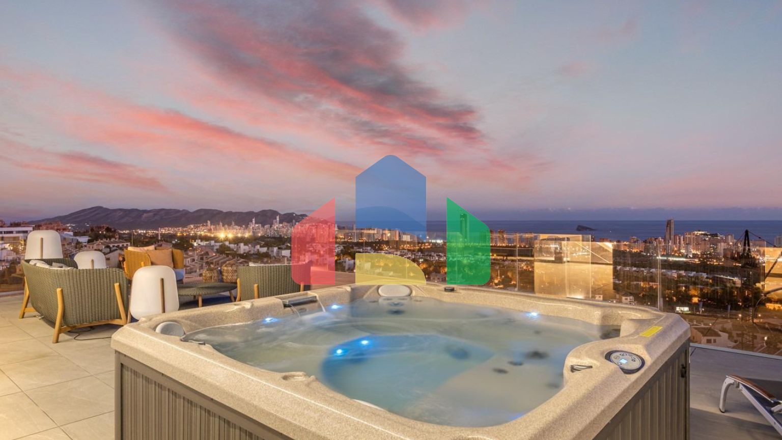 Невероятная вилла с панорамными видами в Финестрате