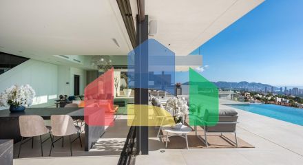 Невероятная вилла с панорамными видами в Финестрате