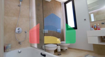 Современная вилла с захватывающим видом на море и роскошной отделкой