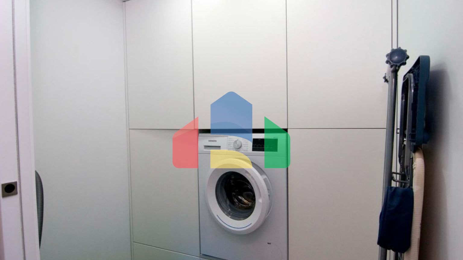 Современная вилла с захватывающим видом на море и роскошной отделкой