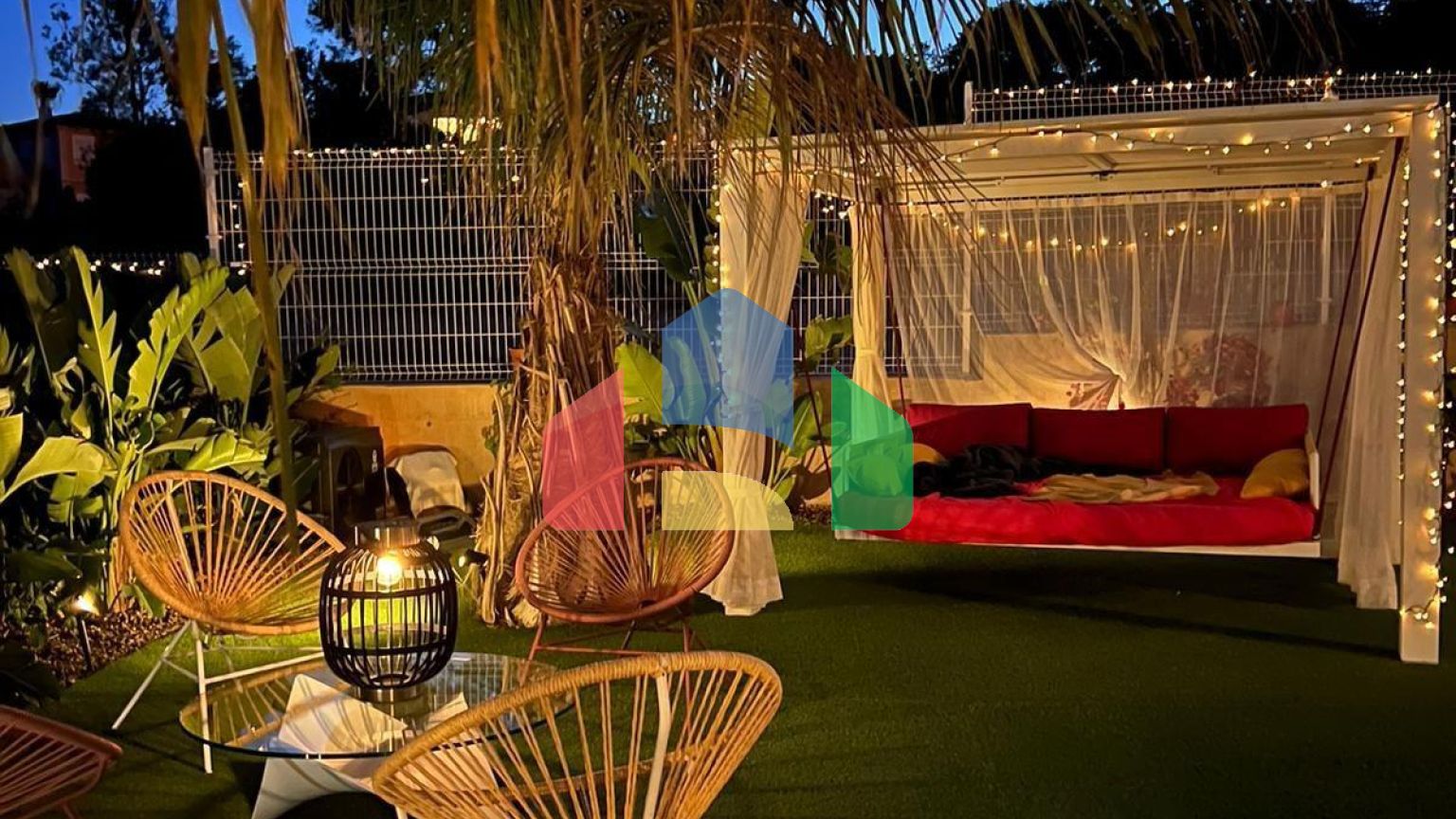 Современная вилла с захватывающим видом на море и роскошной отделкой