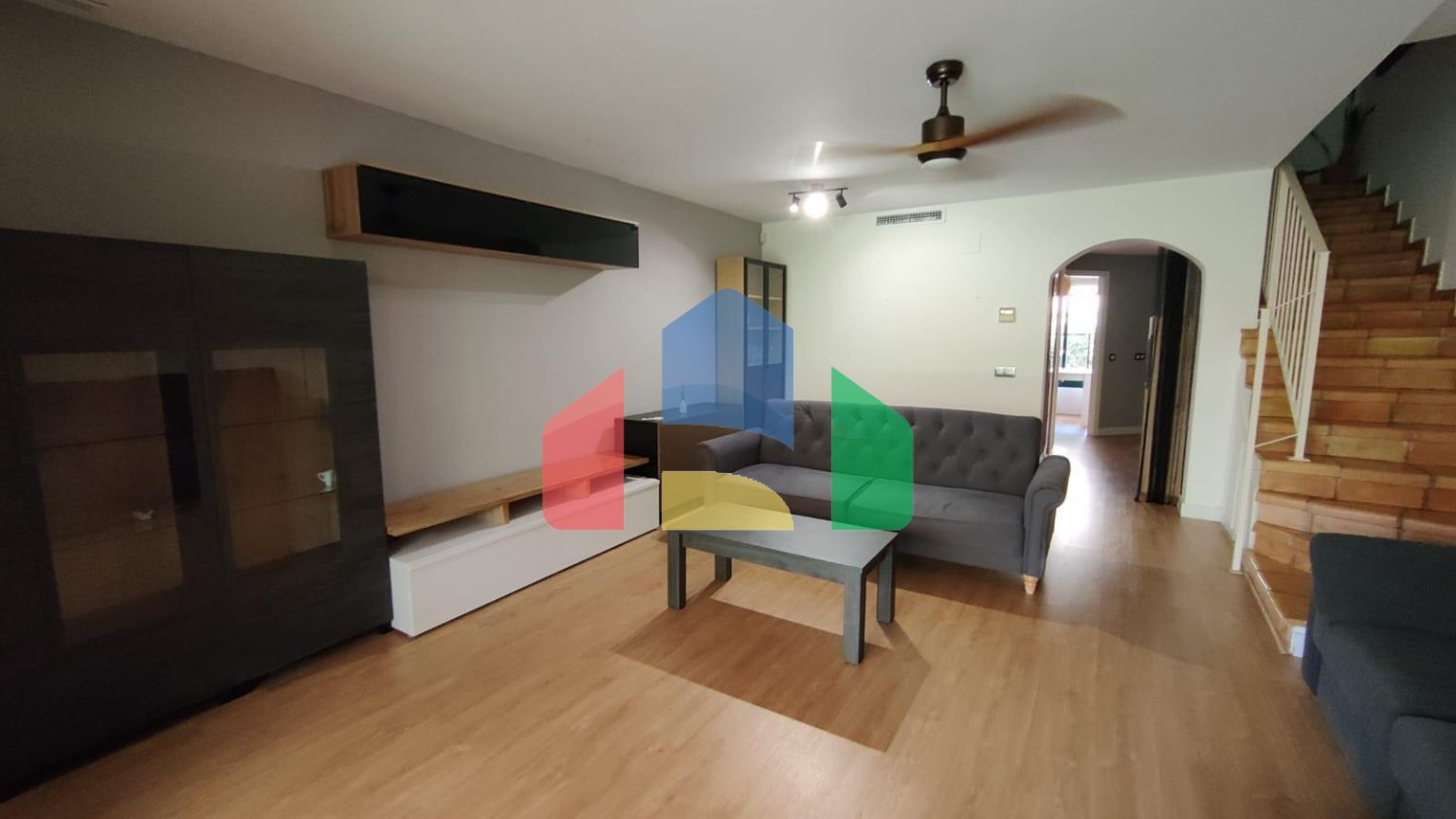 КРАСИВЫЙ ТАУНХАУС С 3 СПАЛЬНЯМИ В САМОМ ЦЕНТРЕ СЬЕРРА-КОРТИНА-ФИНЕСТРАТ