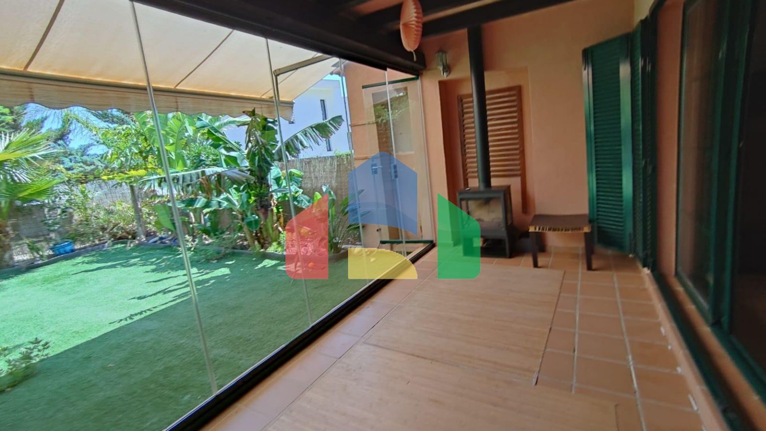 КРАСИВЫЙ ТАУНХАУС С 3 СПАЛЬНЯМИ В САМОМ ЦЕНТРЕ СЬЕРРА-КОРТИНА-ФИНЕСТРАТ