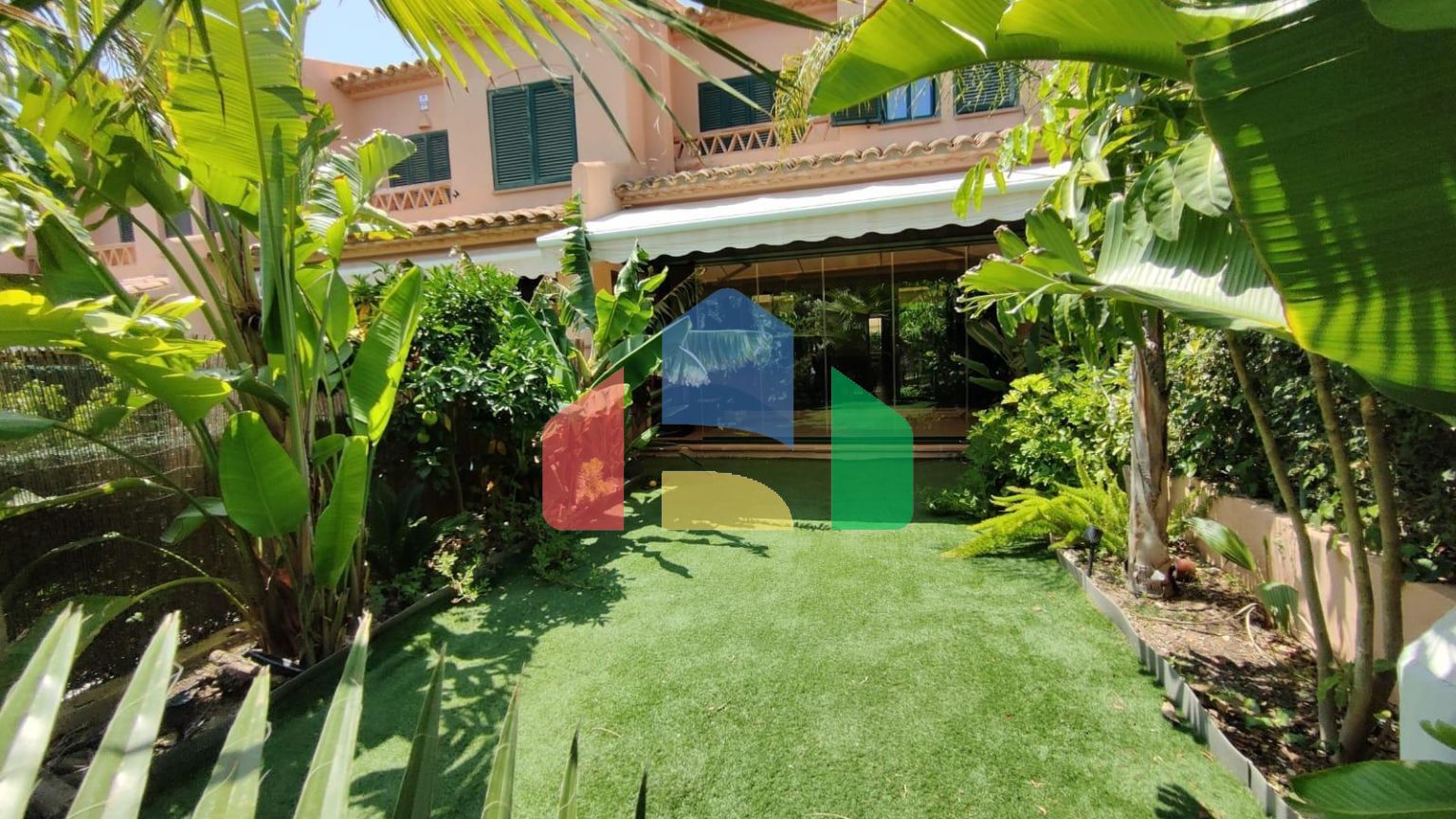 КРАСИВЫЙ ТАУНХАУС С 3 СПАЛЬНЯМИ В САМОМ ЦЕНТРЕ СЬЕРРА-КОРТИНА-ФИНЕСТРАТ