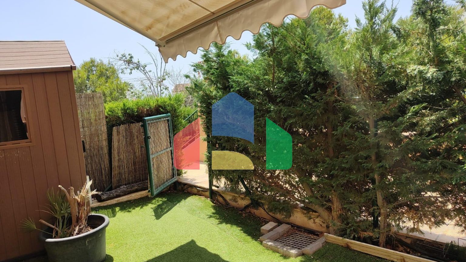 КРАСИВЫЙ ТАУНХАУС С 3 СПАЛЬНЯМИ В САМОМ ЦЕНТРЕ СЬЕРРА-КОРТИНА-ФИНЕСТРАТ