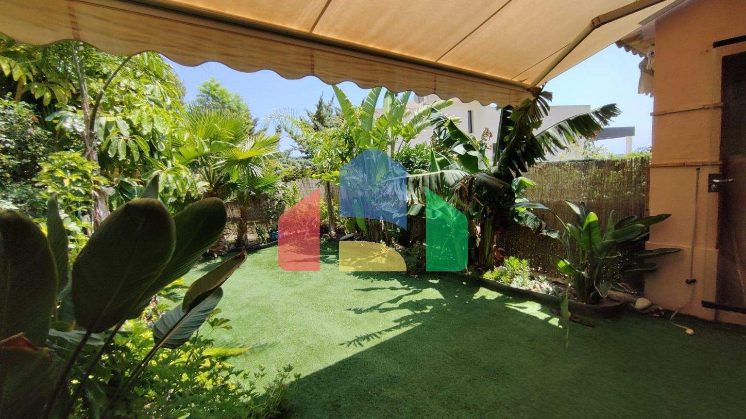 КРАСИВЫЙ ТАУНХАУС С 3 СПАЛЬНЯМИ В САМОМ ЦЕНТРЕ СЬЕРРА-КОРТИНА-ФИНЕСТРАТ