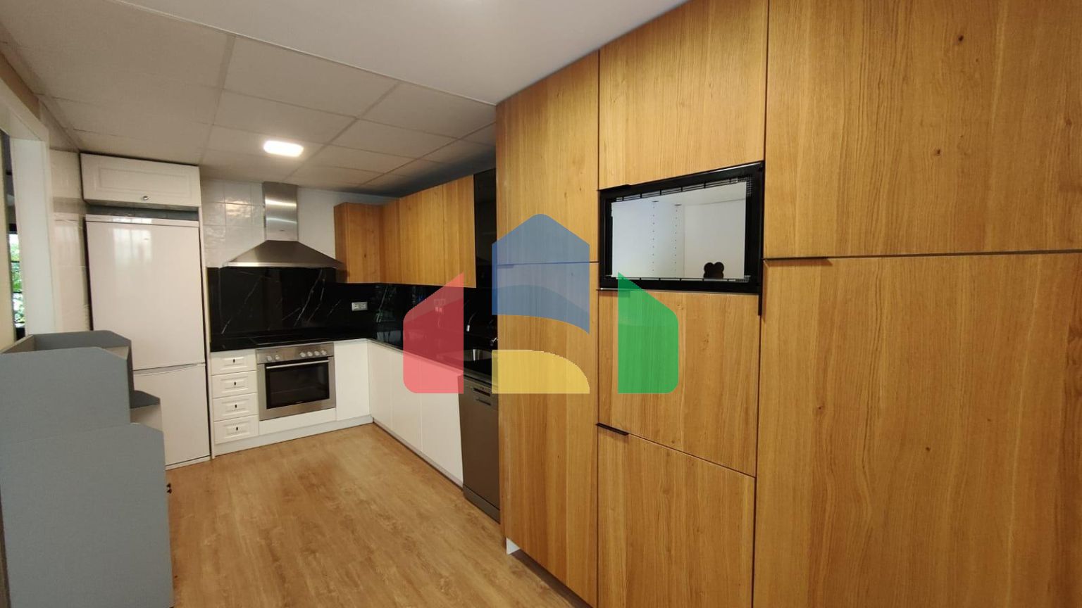 КРАСИВЫЙ ТАУНХАУС С 3 СПАЛЬНЯМИ В САМОМ ЦЕНТРЕ СЬЕРРА-КОРТИНА-ФИНЕСТРАТ