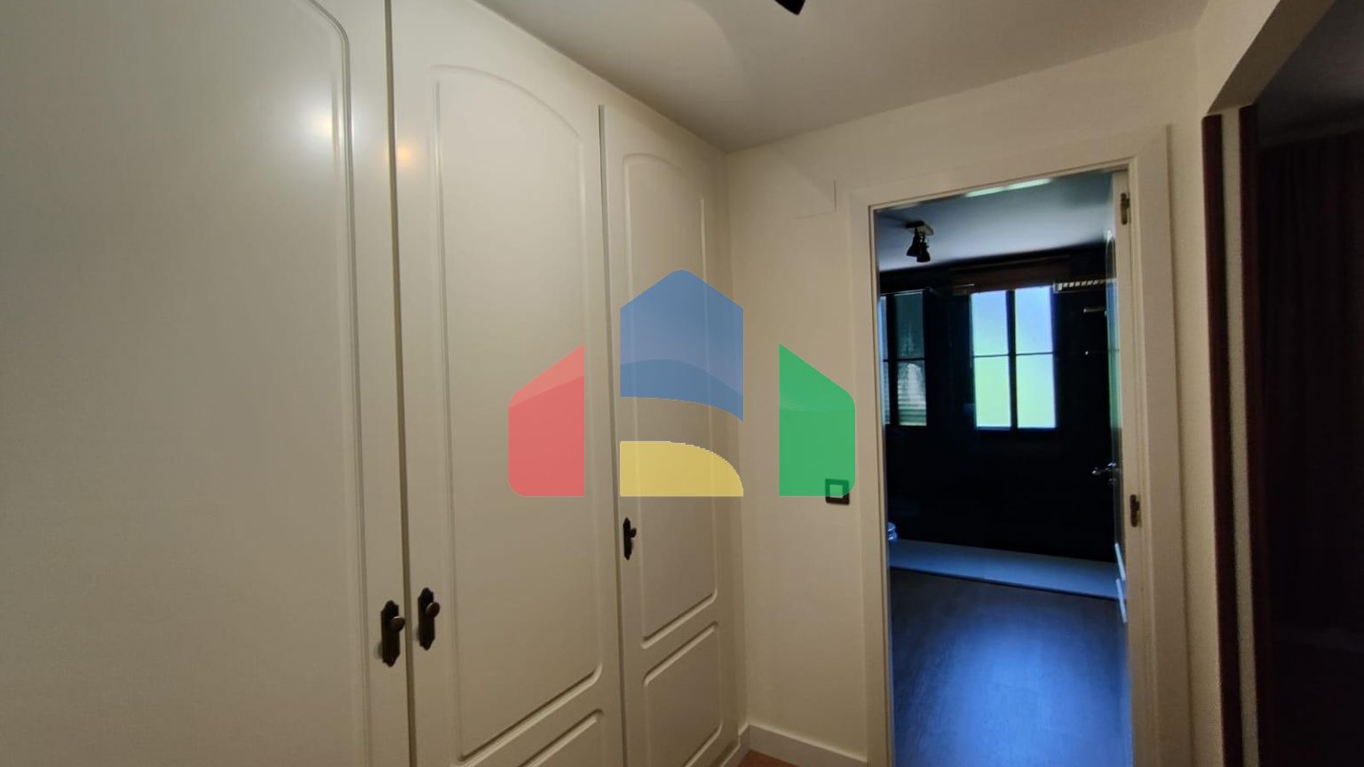 КРАСИВЫЙ ТАУНХАУС С 3 СПАЛЬНЯМИ В САМОМ ЦЕНТРЕ СЬЕРРА-КОРТИНА-ФИНЕСТРАТ