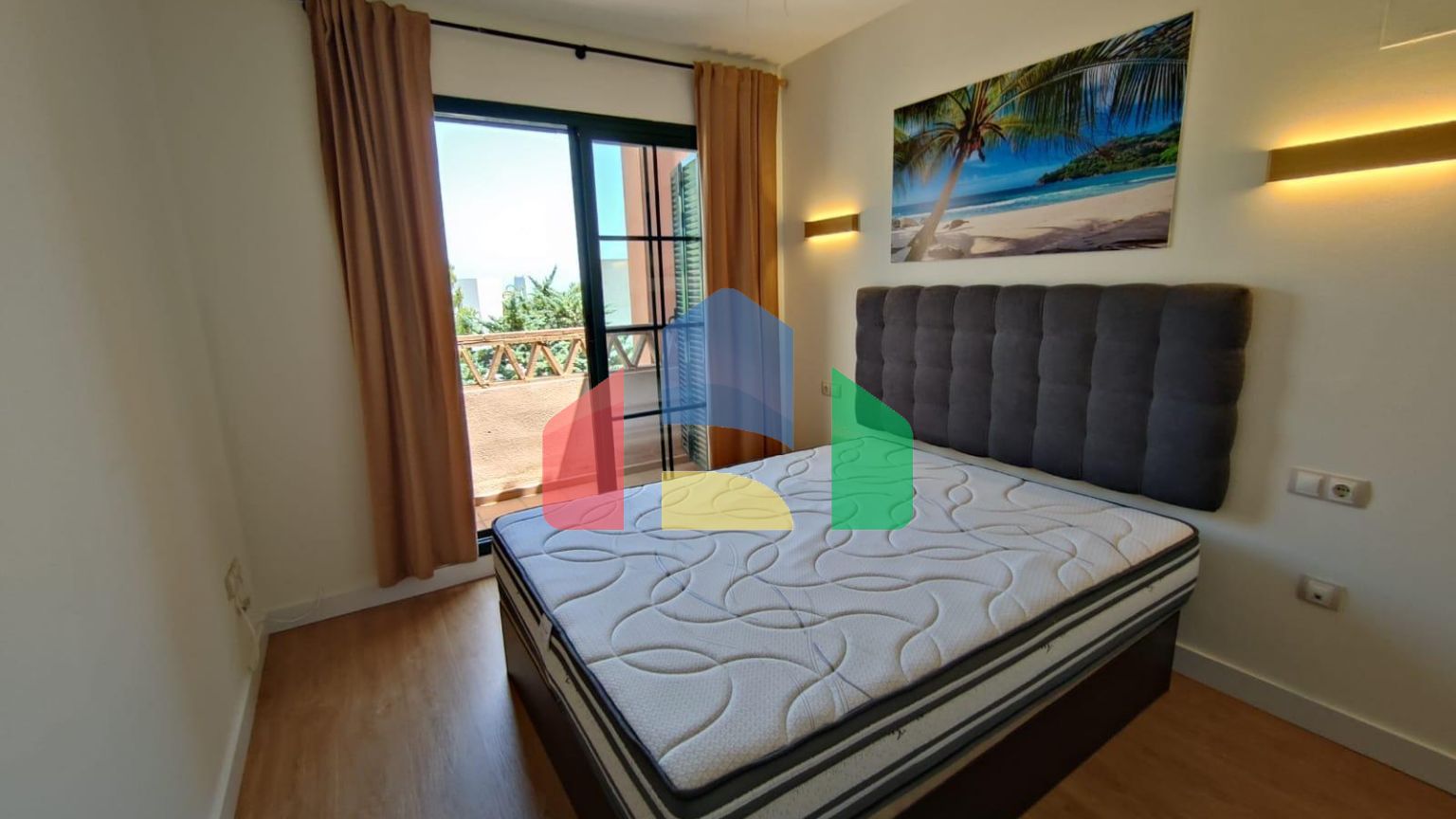 КРАСИВЫЙ ТАУНХАУС С 3 СПАЛЬНЯМИ В САМОМ ЦЕНТРЕ СЬЕРРА-КОРТИНА-ФИНЕСТРАТ