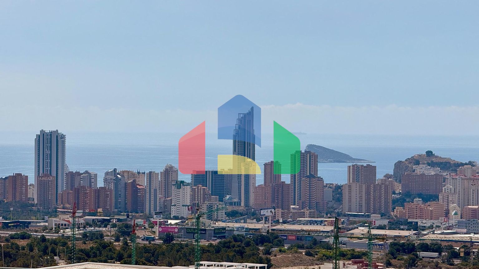 Просторный пентхаус с потрясающим видом на Бенидорм и море ️