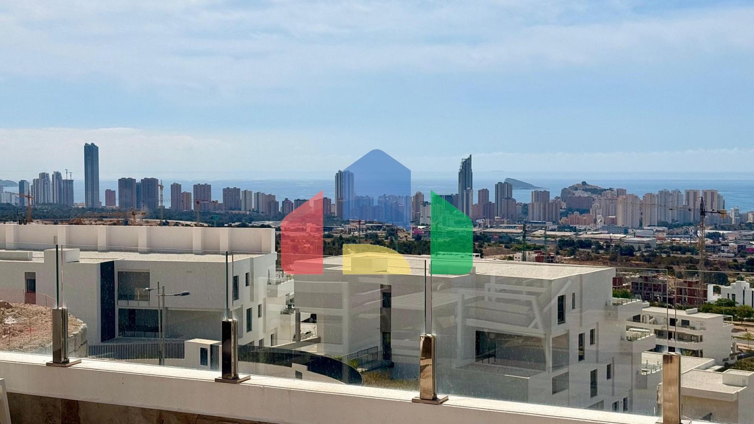 Просторный пентхаус с потрясающим видом на Бенидорм и море ️