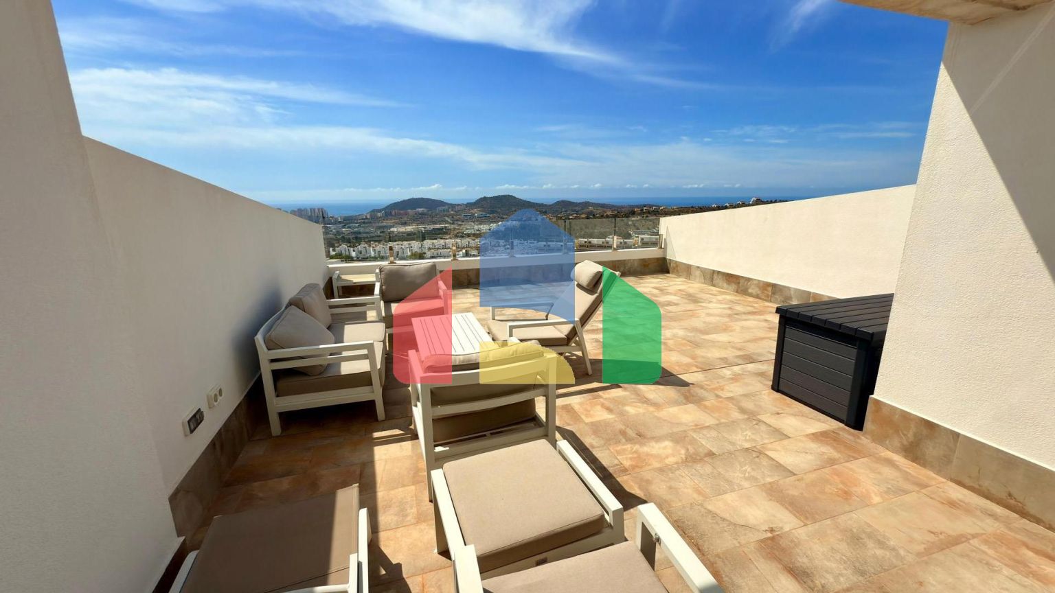 Просторный пентхаус с потрясающим видом на Бенидорм и море ️