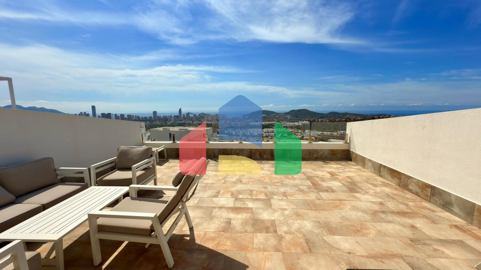 Просторный пентхаус с потрясающим видом на Бенидорм и море ️