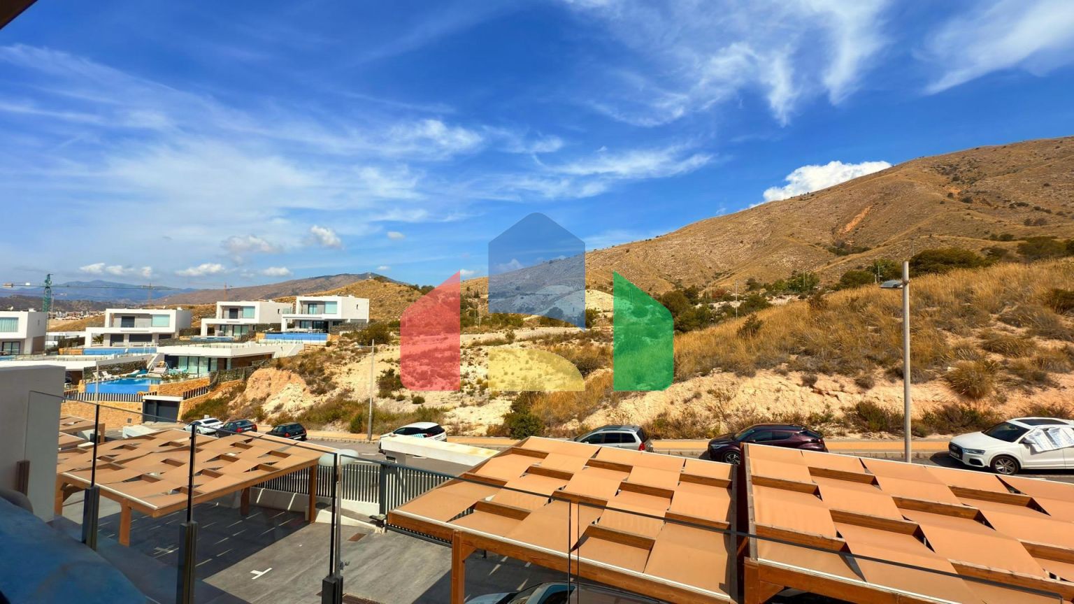 Просторный пентхаус с потрясающим видом на Бенидорм и море ️