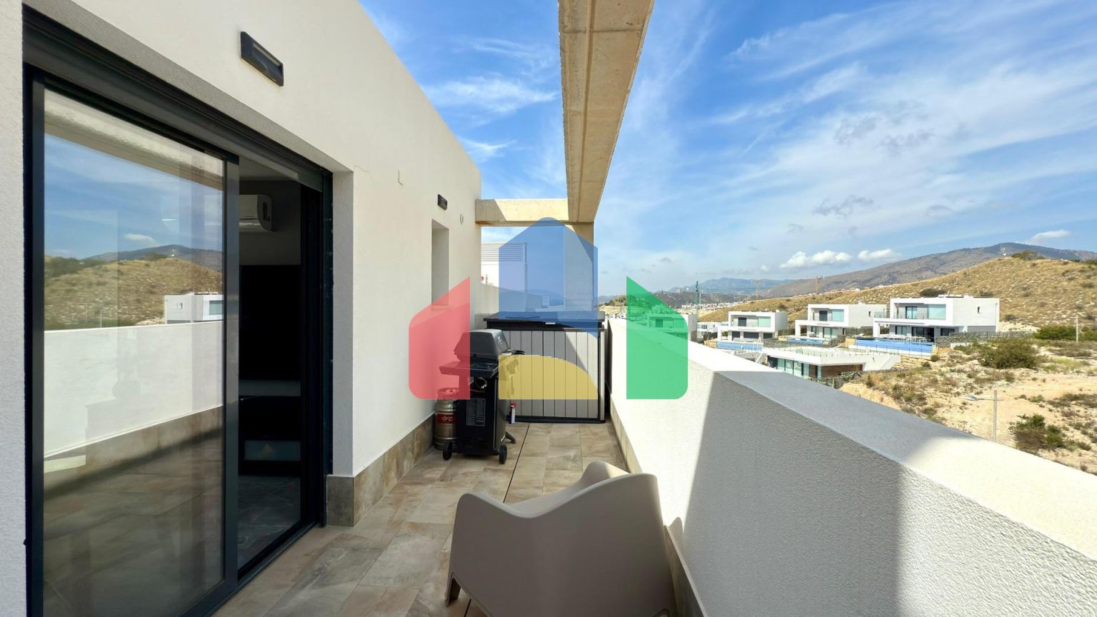 Просторный пентхаус с потрясающим видом на Бенидорм и море ️