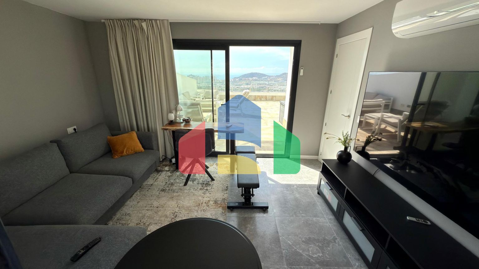 Просторный пентхаус с потрясающим видом на Бенидорм и море ️