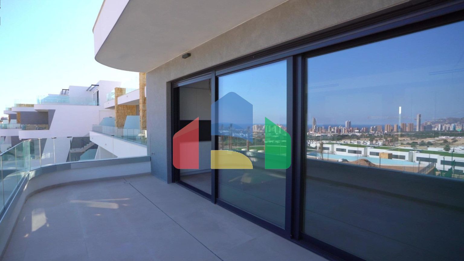 Роскошный двухуровневый пентхаус в Финестрате с потрясающим видом на море