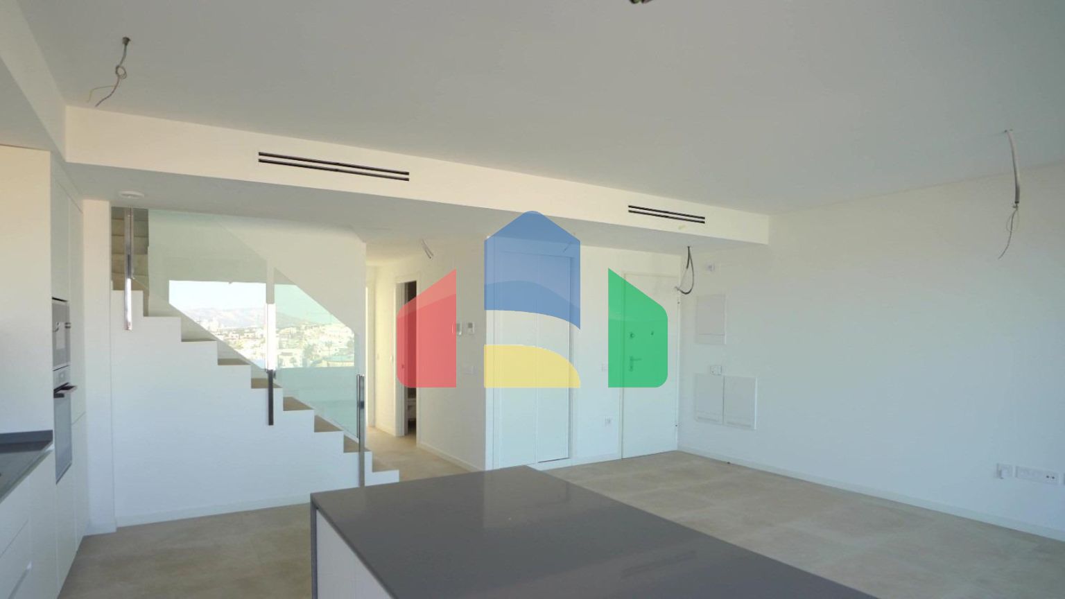 Роскошный двухуровневый пентхаус в Финестрате с потрясающим видом на море