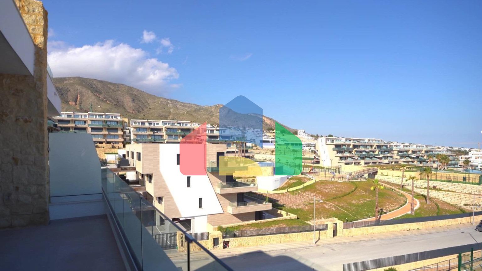 Роскошный двухуровневый пентхаус в Финестрате с потрясающим видом на море