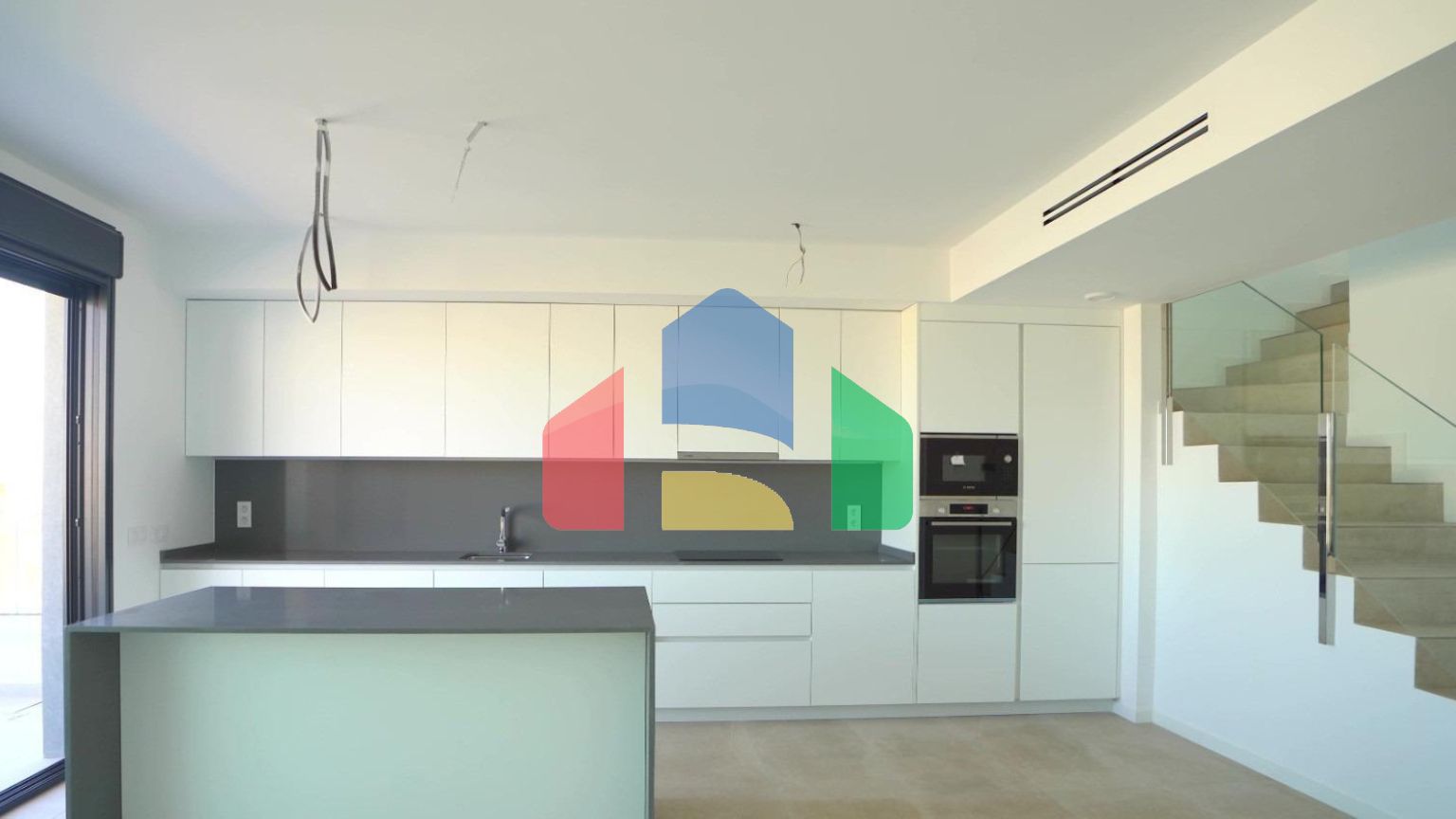 Роскошный двухуровневый пентхаус в Финестрате с потрясающим видом на море