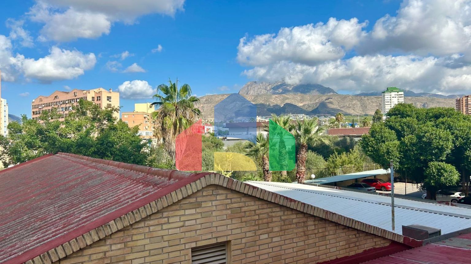 Прекрасная возможность! Квартира в 600 метрах от пляжа